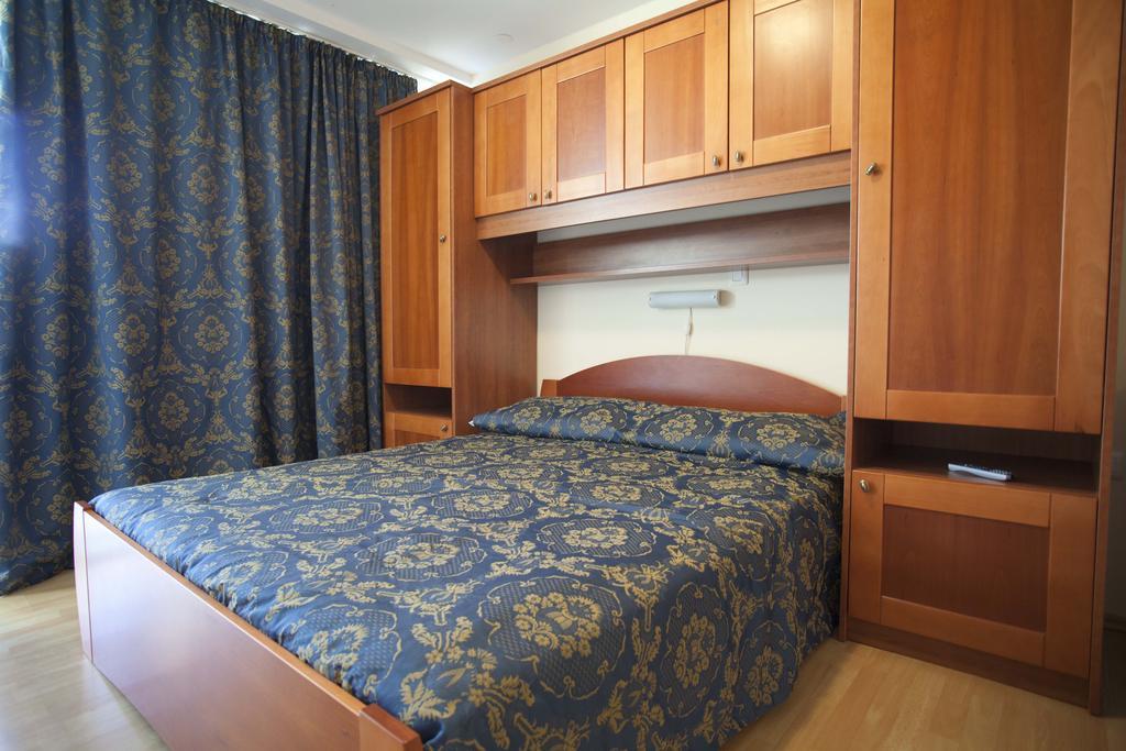 Studio Apartmani Bijeli Delfin Biograd Na Moru Ruang foto