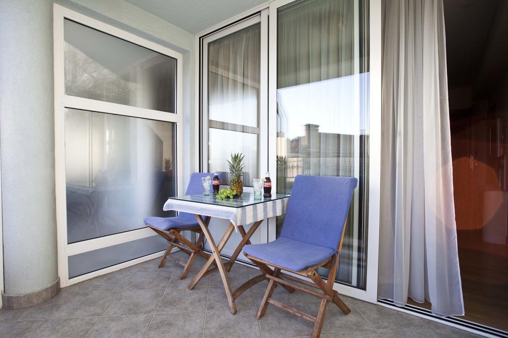 Studio Apartmani Bijeli Delfin Biograd Na Moru Ruang foto